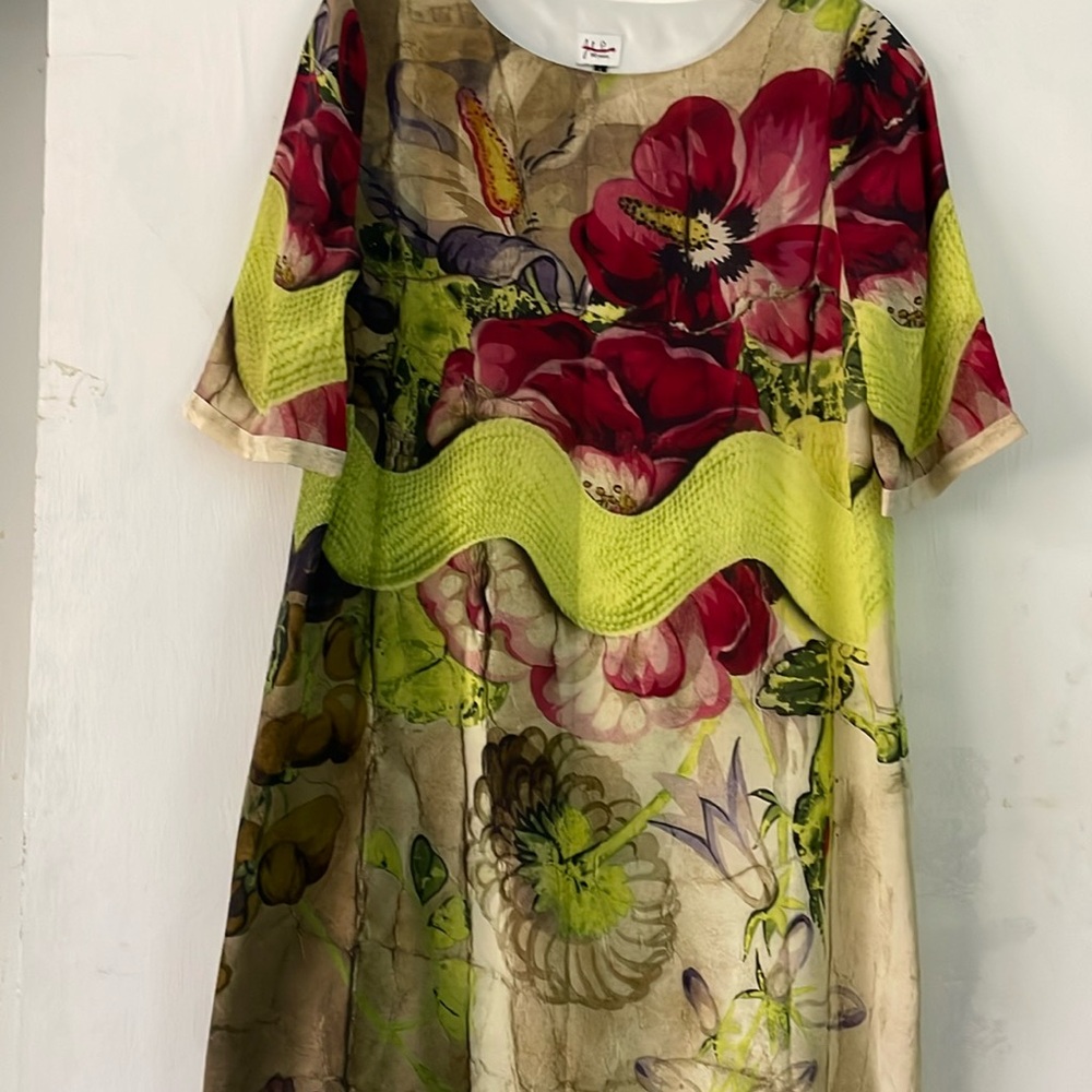 John Lewis silk dress. For Easter! . EUC 100% silk. small. Lined.